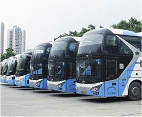 駕車通過傍山險(xiǎn)路時(shí)如發(fā)生制動(dòng)突然失靈應(yīng)采取什么措施？