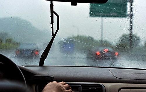 商之旅租車告訴你雨天租車駕車應該注意什么